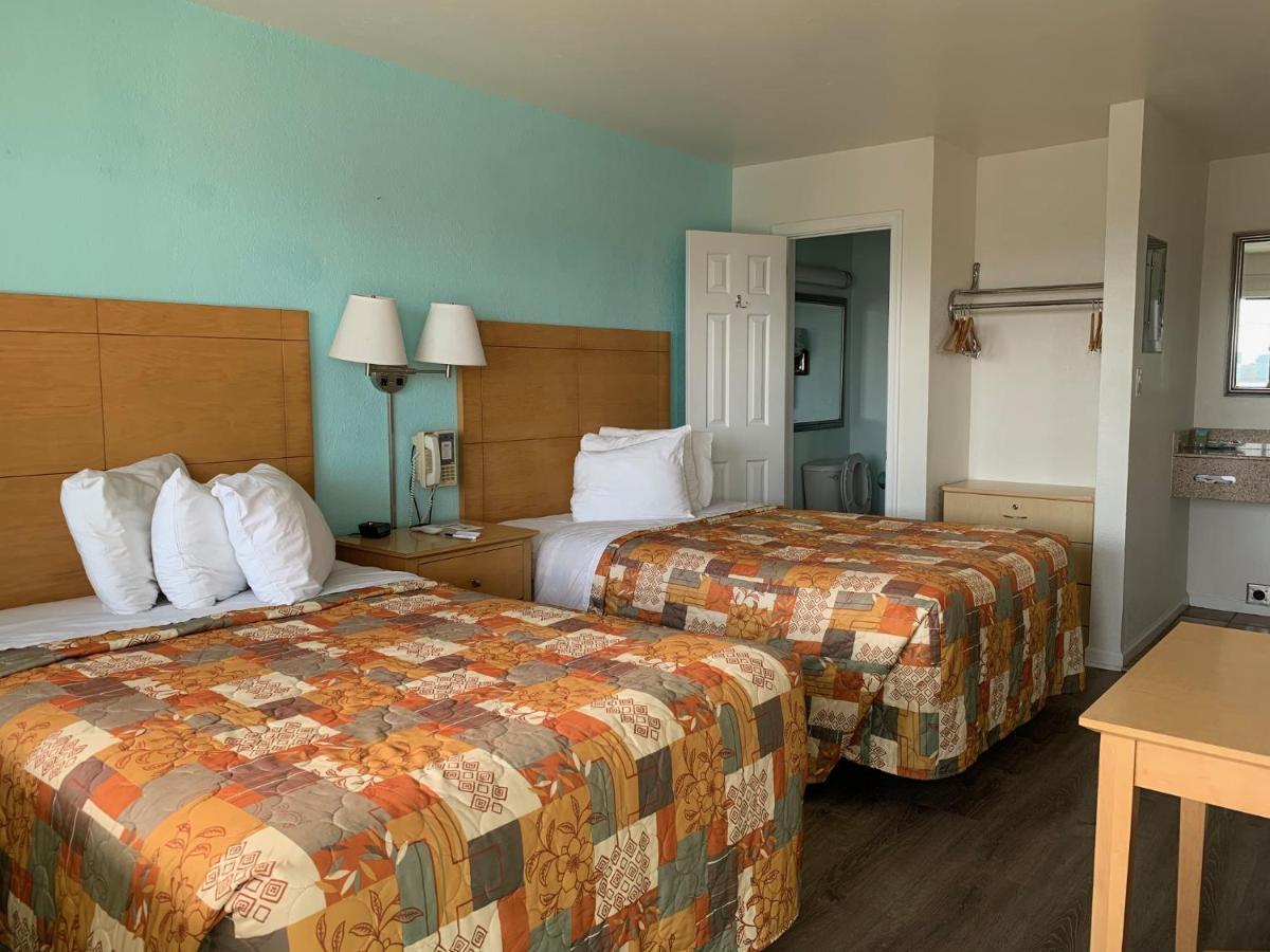 Sea Horse Inn And Cottages Нагс Хед Екстериор снимка